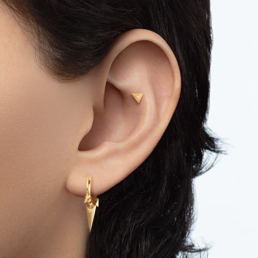 [MARIA TASH] 粒状トリプル スパイク 14K ゴールド イヤー カフ Faceted Triple Long Spike Hoop Earring | MARIA TASH
